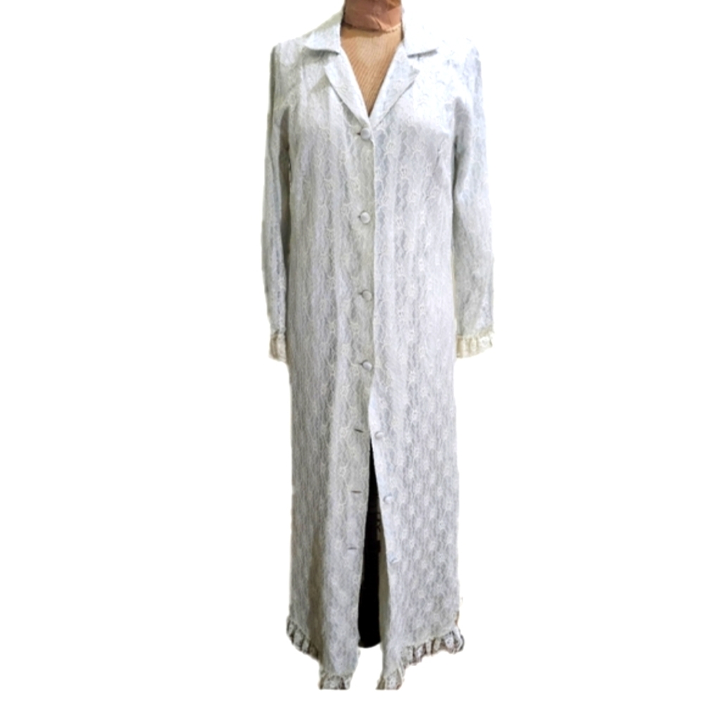 Incredible full length lace robe by vintage I.MAGNIN & CO.